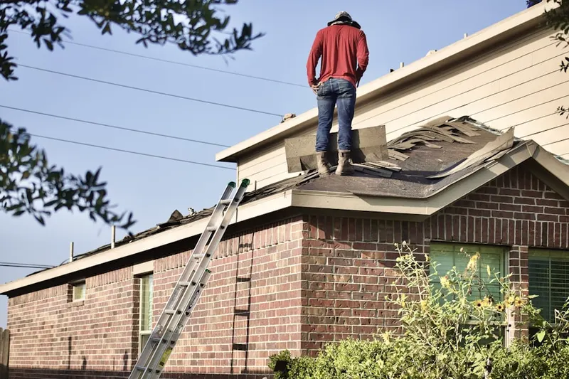 Professional roofer working on a residential roof in Mariposa